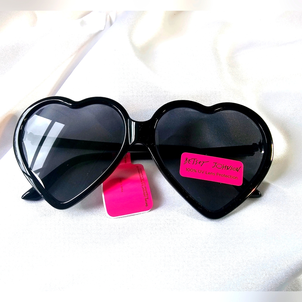 Betsy Johnson Black Heart Sunglasses NWT